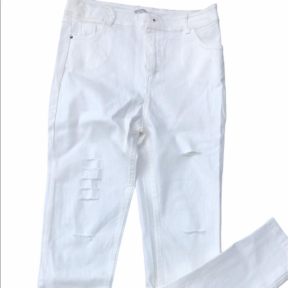 Avenue white jeans Fits medium